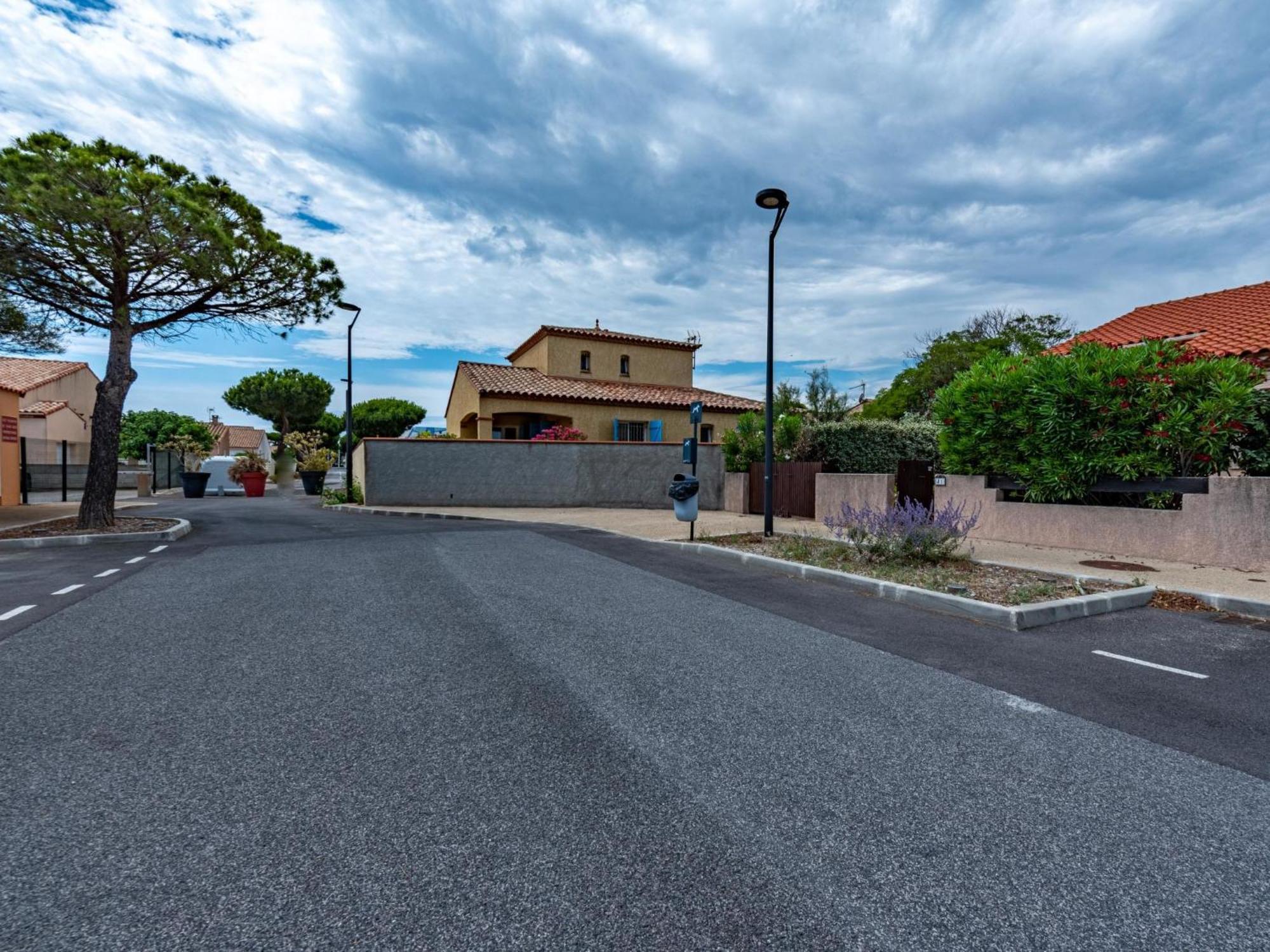 Holiday Home Hameau Des Tamarins-2 By Interhome Le Barcares Exterior photo